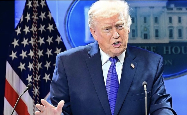 Etats-Unis : Trump impose un droit de douane mondial de 10 % après une sévère réprimande judiciaire