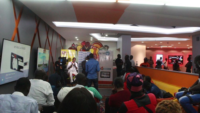 Baba amdy face à la presse pour présenter son nouveau album avant de s'envoler le 27 mai à Paris. Baba amdy face à la presse pour présenter son nouveau album avant de s'envoler le 27 mai à Paris.