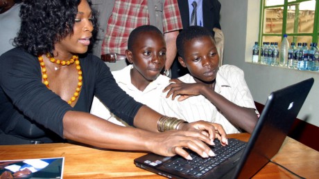 Programme E-Ambassadeurs : Une nouvelle plateforme pour relever le niveau des élèves Programme E-Ambassadeurs : Une nouvelle plateforme pour relever le niveau des élèves