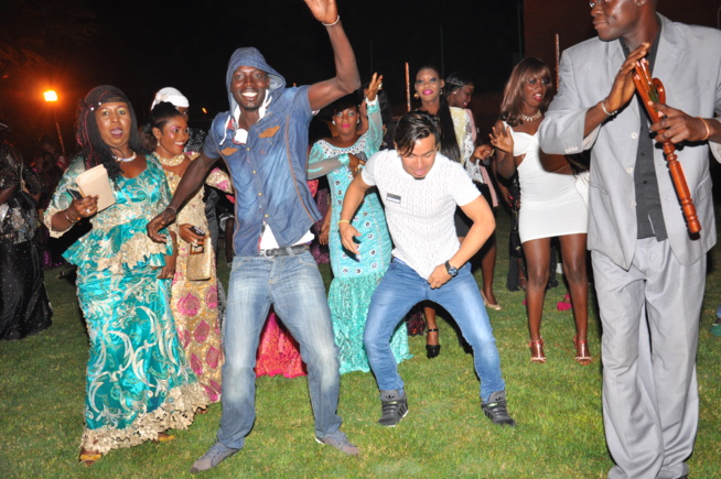 En direct des Baobabs de la Somone, Pape Diouf dans la chaleur de la petite cote. Regardez et rendez-vous ce dimanche au Baramundi. En direct des Baobabs de la Somone, Pape Diouf dans la chaleur de la petite cote. Regardez et rendez-vous ce dimanche au Baramundi.