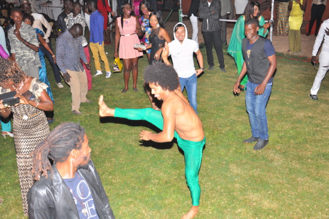 En direct des Baobabs de la Somone, Pape Diouf dans la chaleur de la petite cote. Regardez et rendez-vous ce dimanche au Baramundi. En direct des Baobabs de la Somone, Pape Diouf dans la chaleur de la petite cote. Regardez et rendez-vous ce dimanche au Baramundi.
