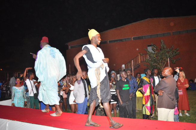 Pa Nice et Wadioubakh s’éclatent au concert de Pape Diouf à l’hôtel les Baobab de la Somone. Regardez