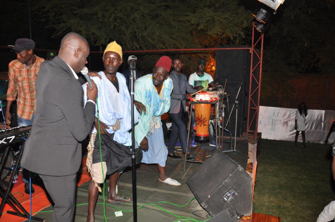 Pa Nice et Wadioubakh s’éclatent au concert de Pape Diouf à l’hôtel les Baobab de la Somone. Regardez