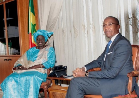 Mimi Touré sur les propos d'Abdoul Mbaye : "Je ne me rappelle pas que lui et le Chef de l'Etat aient gardé les vaches ensemble pour qu'il s'autorise ces propos déplacés" Mimi Touré sur les propos d'Abdoul Mbaye : "Je ne me rappelle pas que lui et le Chef de l'Etat aient gardé les vaches ensemble pour qu'il s'autorise ces propos déplacés"