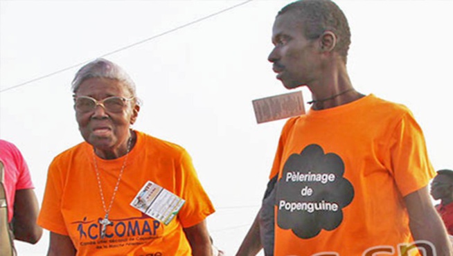 Popenguine: Josephine Diatta, une mamie de 81 ans parmi les milliers de marcheurs Popenguine: Josephine Diatta, une mamie de 81 ans parmi les milliers de marcheurs
