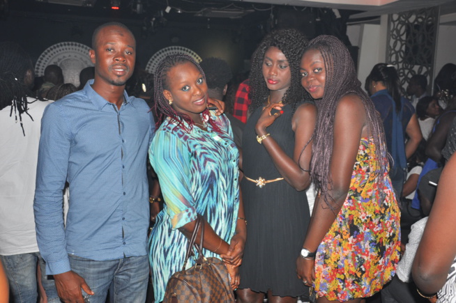 Pentecôte: Le Pape de la musique Sénégalaise montre sa conviction apaisante de chanter sur tout au Baramundi. Pentecôte: Le Pape de la musique Sénégalaise montre sa conviction apaisante de chanter sur tout au Baramundi.