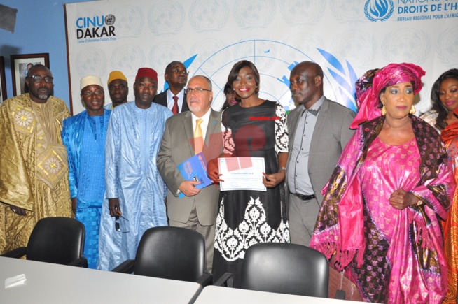 Nouvelle ambassadrice de l'ONOCD, la diva Coumba Gawlo en route pour une mission de sensibilisation de la jeunesse. Nouvelle ambassadrice de l'ONOCD, la diva Coumba Gawlo en route pour une mission de sensibilisation de la jeunesse.