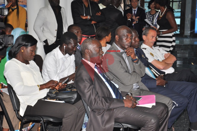 Nouvelle ambassadrice de l'ONOCD, la diva Coumba Gawlo en route pour une mission de sensibilisation de la jeunesse. Nouvelle ambassadrice de l'ONOCD, la diva Coumba Gawlo en route pour une mission de sensibilisation de la jeunesse.