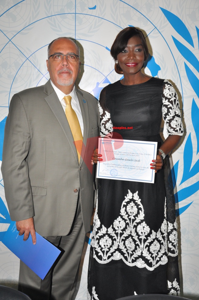 Nouvelle ambassadrice de l'ONOCD, la diva Coumba Gawlo en route pour une mission de sensibilisation de la jeunesse. Nouvelle ambassadrice de l'ONOCD, la diva Coumba Gawlo en route pour une mission de sensibilisation de la jeunesse.