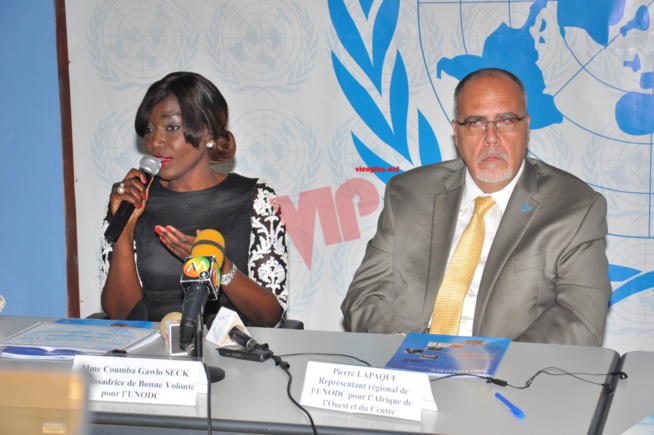 Nouvelle ambassadrice de l'ONOCD, la diva Coumba Gawlo en route pour une mission de sensibilisation de la jeunesse. Nouvelle ambassadrice de l'ONOCD, la diva Coumba Gawlo en route pour une mission de sensibilisation de la jeunesse.