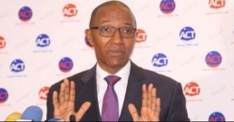 Attaques contre l’ancien Premier Ministre : Quand l’APR propulse Abdoul Mbaye Attaques contre l’ancien Premier Ministre : Quand l’APR propulse Abdoul Mbaye