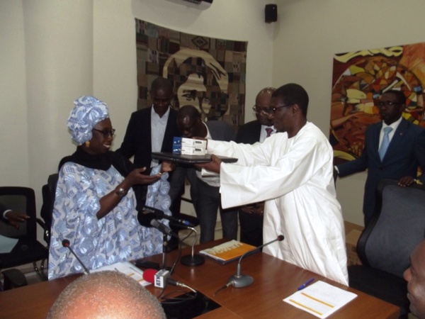 Projet d'appui à l'Enseignement Supérieur : L’Uemoa offre un lot de matériel informatique au Sénégal pour renforcer ses données statistiques Projet d'appui à l'Enseignement Supérieur : L’Uemoa offre un lot de matériel informatique au Sénégal pour renforcer ses données statistiques