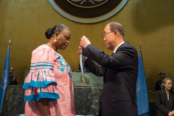 Onu : La "Médaille Capitaine Mbaye Diagne pour acte de courage exceptionnel" remise à la veuve du soldat, Yacine Mar Diop Onu : La "Médaille Capitaine Mbaye Diagne pour acte de courage exceptionnel" remise à la veuve du soldat, Yacine Mar Diop