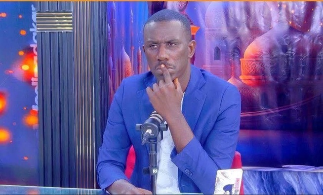 🚨Le journaliste Daouda Waly de Feeling Dakar auteur de la publication de la photo du Président de la République en mode "Njuli",  interpellé à l'instant par la Section de recherches de Colobane.