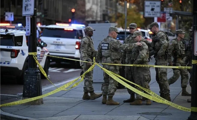 Le périmètre autour de la Maison Blanche bouclé après qu'une fourgonnette a forcé des barrières de sécurité (police) Le périmètre autour de la Maison Blanche bouclé après qu'une fourgonnette a forcé des barrières de sécurité (police)