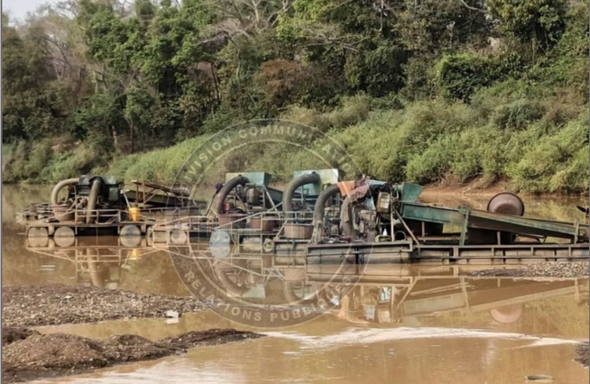 Lutte contre l’orpaillage clandestin : La Gendarmerie détruit 31 dragues à Saraya