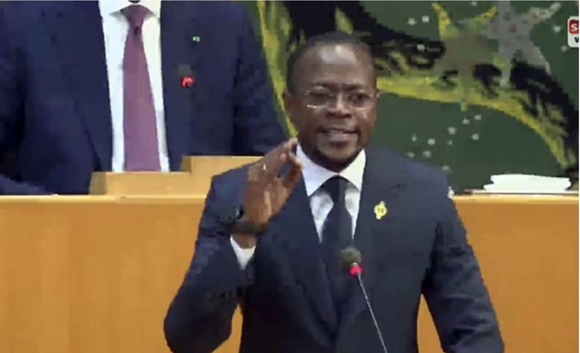 Clash à l'Assemblée : Abdou Mbow dégaine une motion préjudicielle et tacle les "parrains des homosexuels", Abdoulaye Tall réplique Clash à l'Assemblée : Abdou Mbow dégaine une motion préjudicielle et tacle les "parrains des homosexuels", Abdoulaye Tall réplique