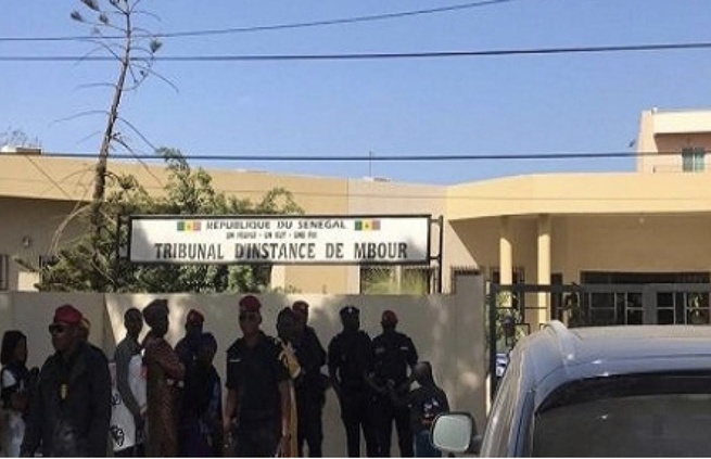 Tribunal de Mbour : un agent pénitentiaire et ex secrétaire du Procureur volait l'argent des scellés et des cautions ! Tribunal de Mbour : un agent pénitentiaire et ex secrétaire du Procureur volait l'argent des scellés et des cautions !