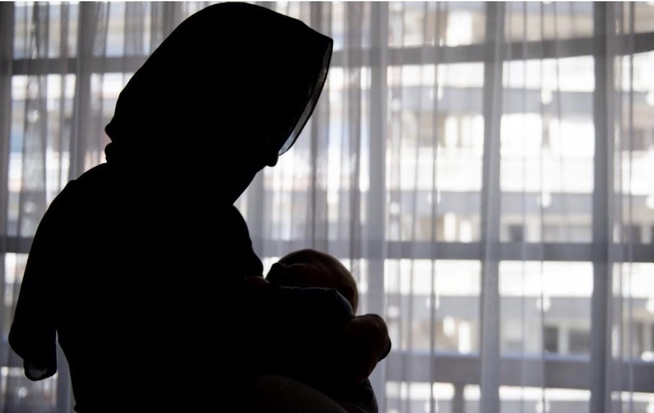 Mbour : une femme basée au Maroc fait croire à son mari qu’elle vit en Allemagne, ce dernier l’envoie en prison avec leur bébé Mbour : une femme basée au Maroc fait croire à son mari qu’elle vit en Allemagne, ce dernier l’envoie en prison avec leur bébé