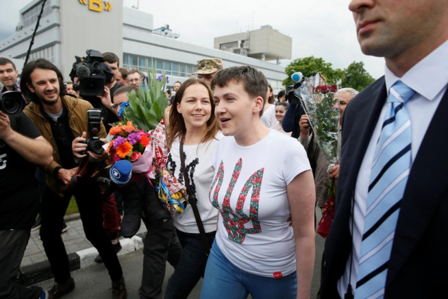 Russie-Ukraine: Natalia Savtchenko échangée contre deux prisonniers russes Russie-Ukraine: Natalia Savtchenko échangée contre deux prisonniers russes