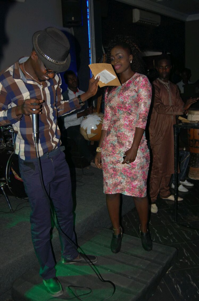 ANNIVERSAIRE: L'animatrice de Sénégal FM Fa Vivi honorée par Viviane Chidid. ANNIVERSAIRE: L'animatrice de Sénégal FM Fa Vivi honorée par Viviane Chidid.