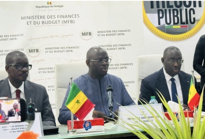 SENEGAL - Cheikh DIBA , ministre des Finances et du Budget sur les TRS : Pas de conditions contraignantes, taux plus favorable, risque maîtrisé SENEGAL - Cheikh DIBA , ministre des Finances et du Budget sur les TRS : Pas de conditions contraignantes, taux plus favorable, risque maîtrisé