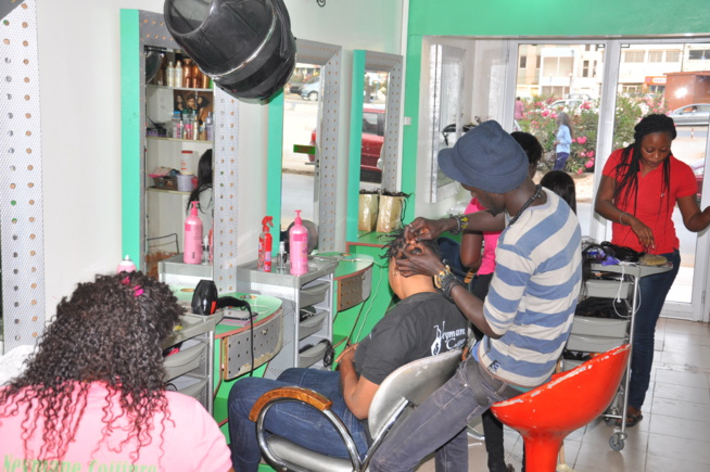 Spéciale promotion Bercy avec Waly Seck: Neymane Coiffure de Dakar se déplace à Paris pour assurer vos coiffures et soins à domicile appelez vite le 0751267771. Spéciale promotion Bercy avec Waly Seck: Neymane Coiffure de Dakar se déplace à Paris pour assurer vos coiffures et soins à domicile appelez vite le 0751267771.