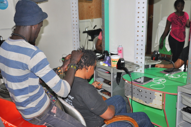 Spéciale promotion Bercy avec Waly Seck: Neymane Coiffure de Dakar se déplace à Paris pour assurer vos coiffures et soins à domicile appelez vite le 0751267771. Spéciale promotion Bercy avec Waly Seck: Neymane Coiffure de Dakar se déplace à Paris pour assurer vos coiffures et soins à domicile appelez vite le 0751267771.