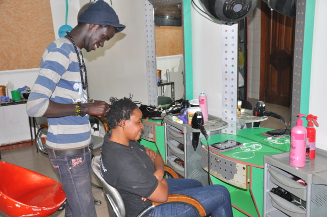 Spéciale promotion Bercy avec Waly Seck: Neymane Coiffure de Dakar se déplace à Paris pour assurer vos coiffures et soins à domicile appelez vite le 0751267771.