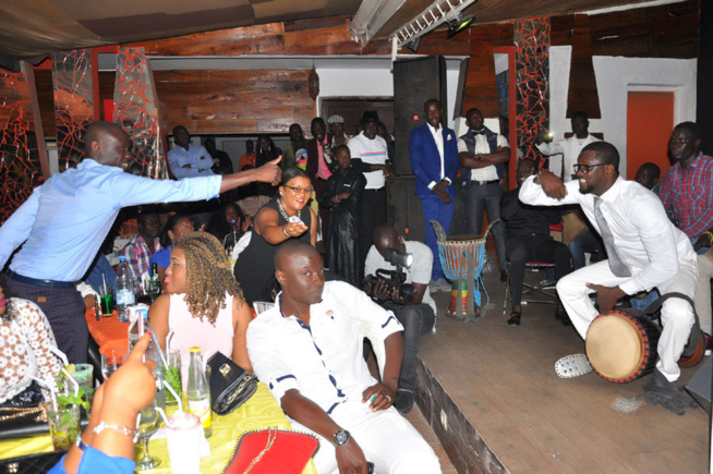Anniversaire, le chanteur Sénégalais de Montréal Elage Diouf explose le Just 4 u avec comme guest star Pape Diouf. Regardez.