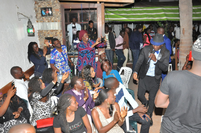 Anniversaire, le chanteur Sénégalais de Montréal Elage Diouf explose le Just 4 u avec comme guest star Pape Diouf. Regardez. Anniversaire, le chanteur Sénégalais de Montréal Elage Diouf explose le Just 4 u avec comme guest star Pape Diouf. Regardez.