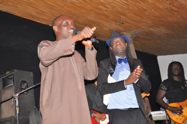 Anniversaire, le chanteur Sénégalais de Montréal Elage Diouf explose le Just 4 u avec comme guest star Pape Diouf. Regardez. Anniversaire, le chanteur Sénégalais de Montréal Elage Diouf explose le Just 4 u avec comme guest star Pape Diouf. Regardez.