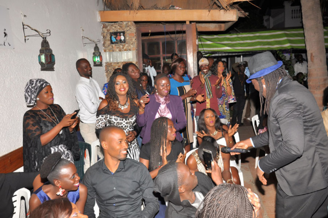 Anniversaire, le chanteur Sénégalais de Montréal Elage Diouf explose le Just 4 u avec comme guest star Pape Diouf. Regardez. Anniversaire, le chanteur Sénégalais de Montréal Elage Diouf explose le Just 4 u avec comme guest star Pape Diouf. Regardez.