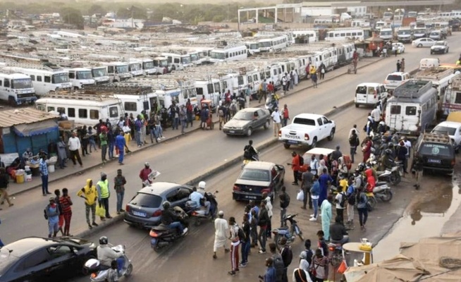 Échec des négociations avec Yankhoba Diémé : les transporteurs annoncent la poursuite de la grève Échec des négociations avec Yankhoba Diémé : les transporteurs annoncent la poursuite de la grève
