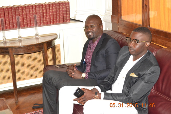 Audience: SEM Bassirou Séne Ambassadeur du Sénégal à Paris reçoit les organisateurs du Bercy de Waly Seck,Sen Art Vision & Vouzenou. Audience: SEM Bassirou Séne Ambassadeur du Sénégal à Paris reçoit les organisateurs du Bercy de Waly Seck,Sen Art Vision & Vouzenou.