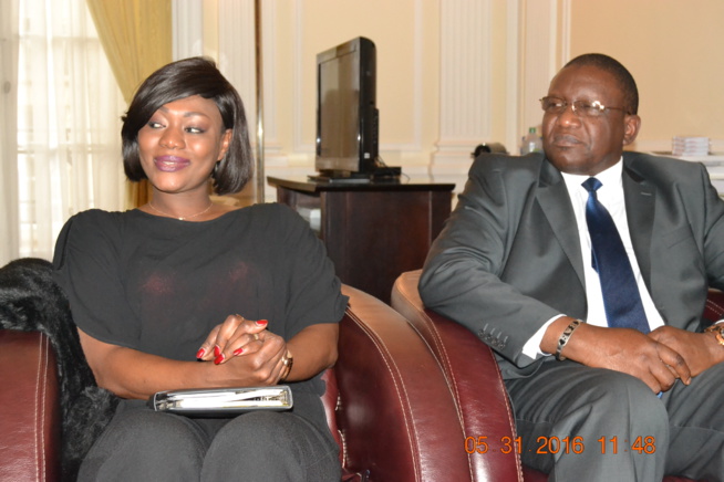 Audience: SEM Bassirou Séne Ambassadeur du Sénégal à Paris reçoit les organisateurs du Bercy de Waly Seck,Sen Art Vision & Vouzenou. Audience: SEM Bassirou Séne Ambassadeur du Sénégal à Paris reçoit les organisateurs du Bercy de Waly Seck,Sen Art Vision & Vouzenou.