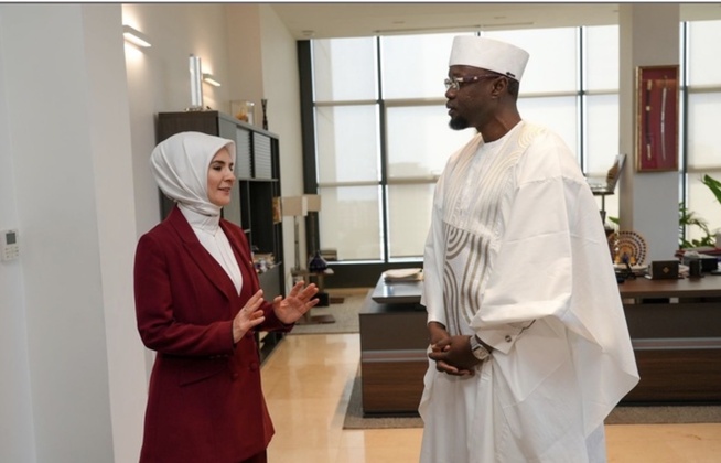 Coopération Sénégal–Türkiye : Ousmane Sonko échange avec la ministre turque de la Famille à Dakar Coopération Sénégal–Türkiye : Ousmane Sonko échange avec la ministre turque de la Famille à Dakar