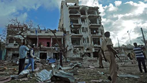 Vingt morts dans l'attaque d'un hôtel à Mogadiscio Vingt morts dans l'attaque d'un hôtel à Mogadiscio