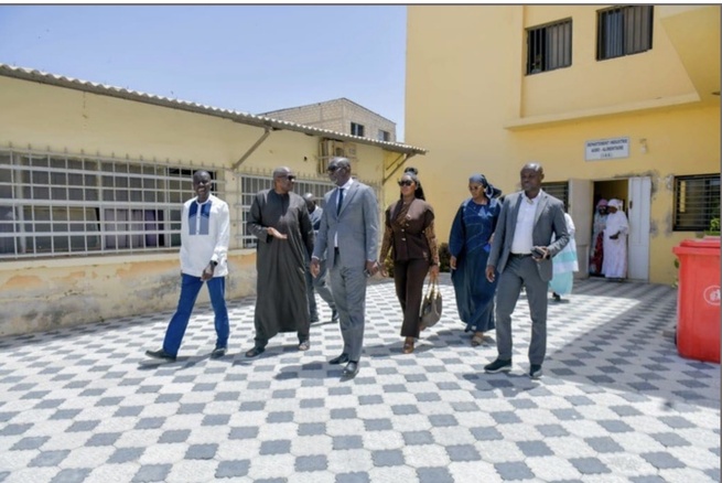 Dakar : Le Lycée Maurice Delafosse, fer de lance de la formation technique sous l'œil du Ministre Amadou Moustapha Ndieck Sarré Dakar : Le Lycée Maurice Delafosse, fer de lance de la formation technique sous l'œil du Ministre Amadou Moustapha Ndieck Sarré