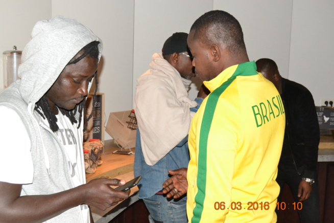 JOUR J -1 L'arrivé des musiciens et chanteurs Sénégalais à Paris pour le Bercy de Waly Seck ce 04 juin. Regardez