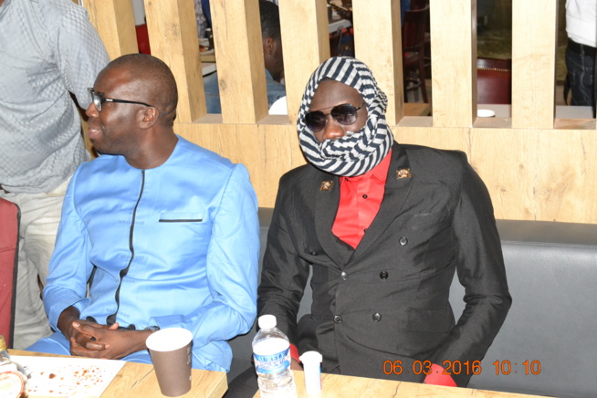 JOUR J -1 L'arrivé des musiciens et chanteurs Sénégalais à Paris pour le Bercy de Waly Seck ce 04 juin. Regardez