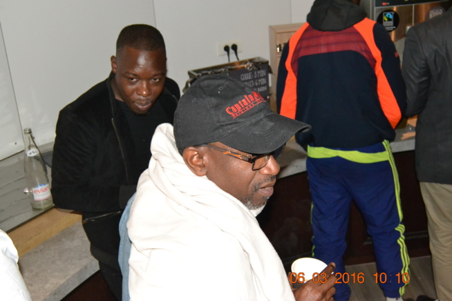 JOUR J -1 L'arrivé des musiciens et chanteurs Sénégalais à Paris pour le Bercy de Waly Seck ce 04 juin. Regardez