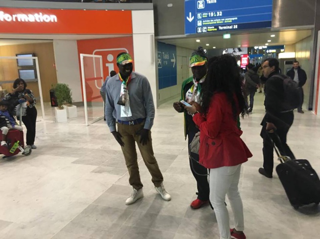 JOUR J -1 L'arrivé des musiciens et chanteurs Sénégalais à Paris pour le Bercy de Waly Seck ce 04 juin. Regardez