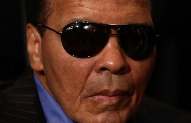 Urgent: L’ancien boxeur Mohamed Ali est décédé à l’âge de 74 ans Urgent: L’ancien boxeur Mohamed Ali est décédé à l’âge de 74 ans