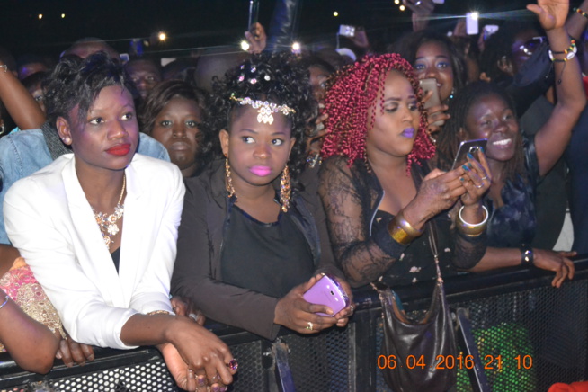 Direct de Paris: Entrée explosive de Waly Seck sur la Scène de Bercy devant les 7400 spectateurs enregistrés à 21h..