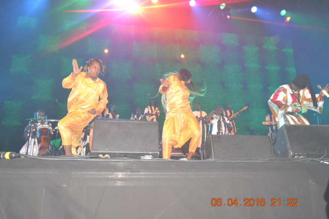 Direct de Paris: Entrée explosive de Waly Seck sur la Scène de Bercy devant les 7400 spectateurs enregistrés à 21h..