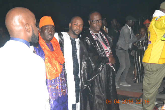 Video: Waly Seck réussi son paris à Bercy avec Sen Art Vision et Vouzenou, le palais omnisports de Bercy atteint les 9600 places à 22h 46. regardez Video: Waly Seck réussi son paris à Bercy avec Sen Art Vision et Vouzenou, le palais omnisports de Bercy atteint les 9600 places à 22h 46. regardez