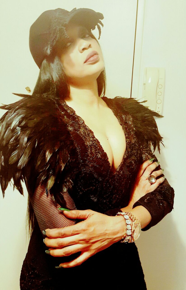 Toujours égale à elle méme , la femme d'affaires Colé Faye la vedette du Bercy de Wally Seck à Paris. Toujours égale à elle méme , la femme d'affaires Colé Faye la vedette du Bercy de Wally Seck à Paris.