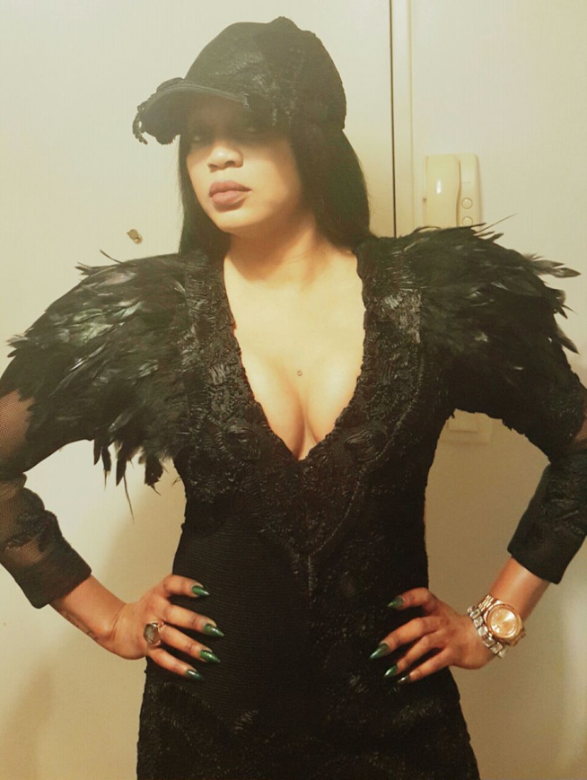 Toujours égale à elle méme , la femme d'affaires Colé Faye la vedette du Bercy de Wally Seck à Paris. Toujours égale à elle méme , la femme d'affaires Colé Faye la vedette du Bercy de Wally Seck à Paris.