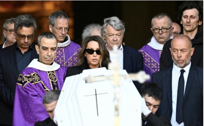 A Paris, un adieu ému à l'actrice Nathalie Baye